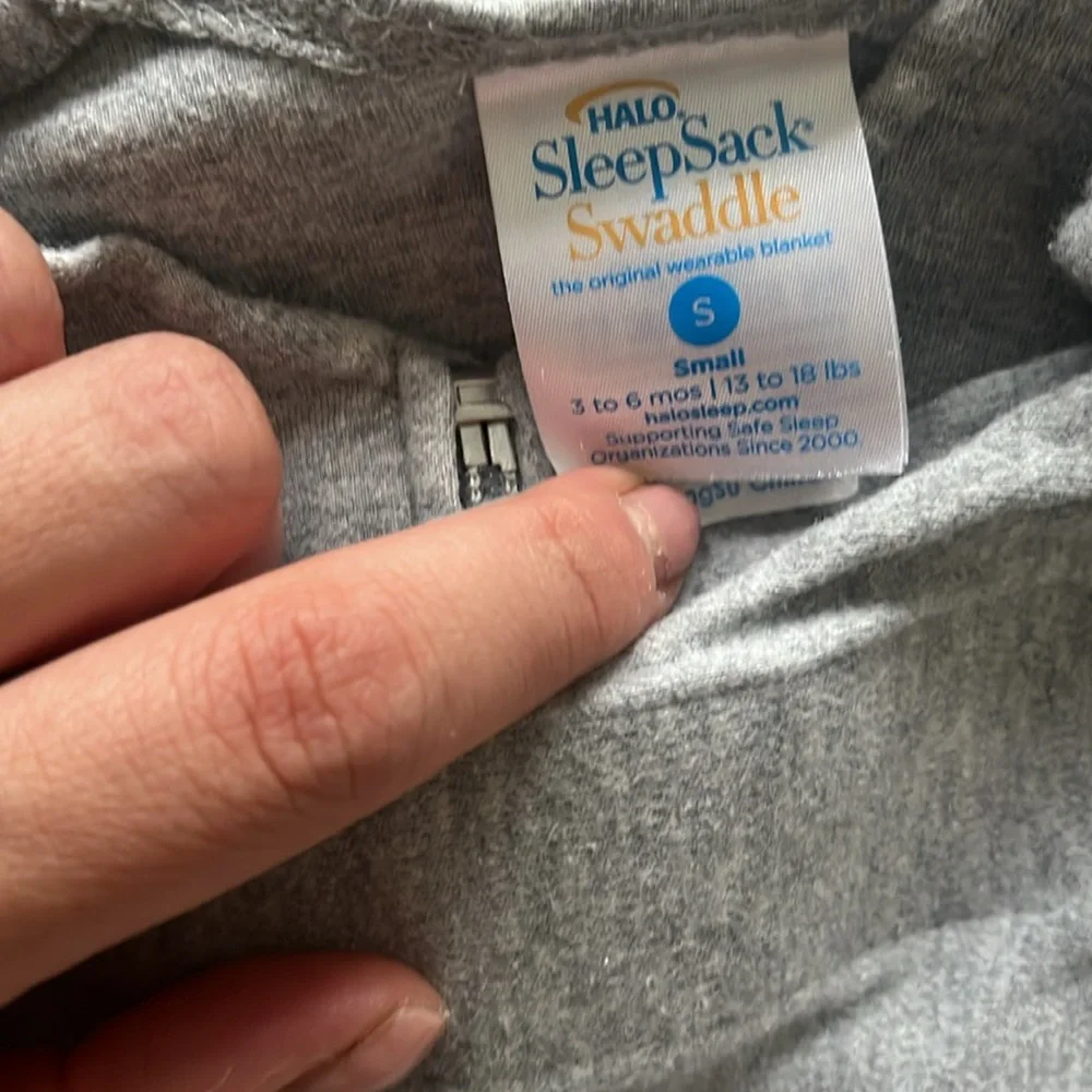 Great condition HALO swaddles in size NB and small - Picture 2 of 3